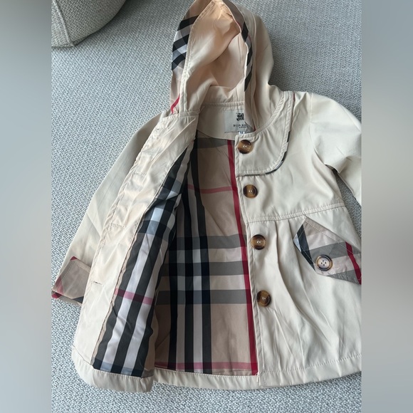 Burberry Kids Beige Raincoat with Plaid Trim - Picture 2 of 10